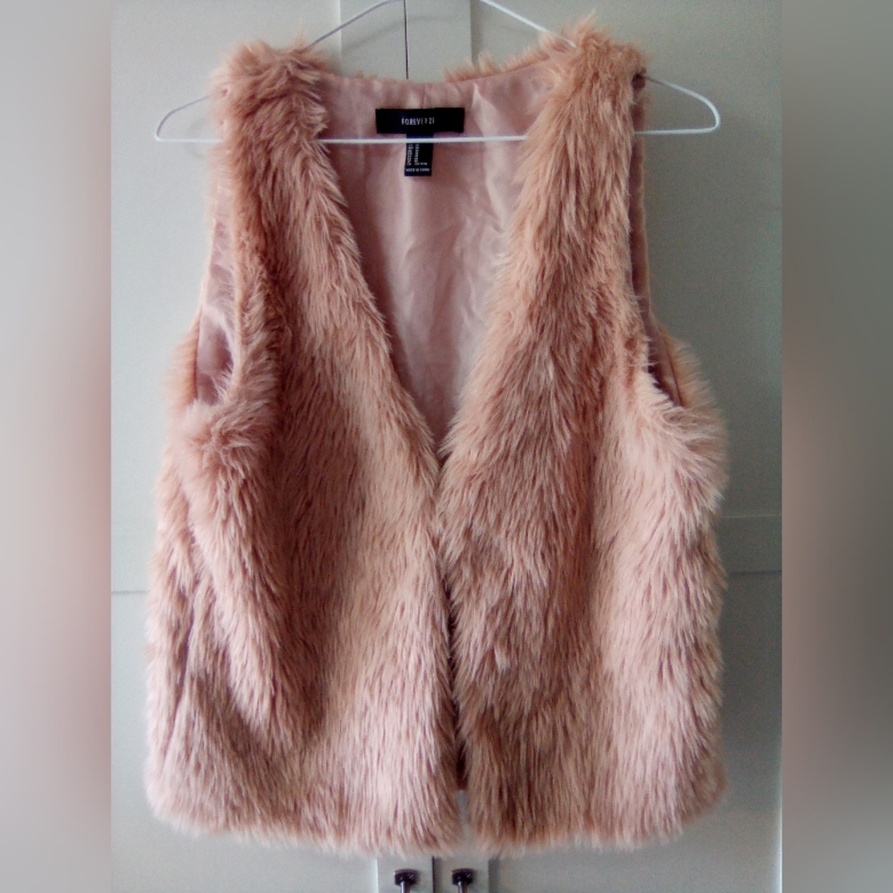 Forever 21 Blush Pink Faux Fur Vest Size M